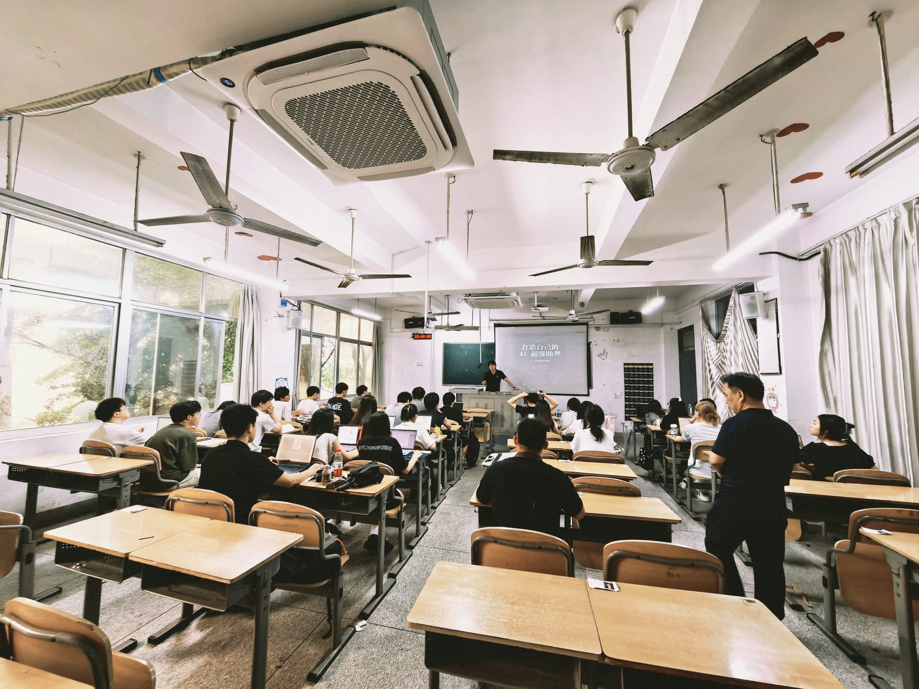 院校AI实战课程现场